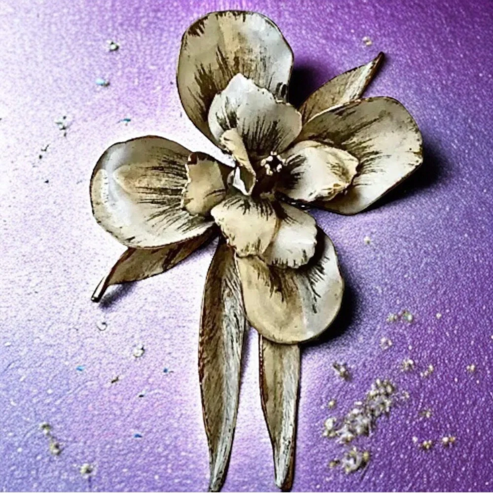 Enameled IRIS Flower Brooch Gray White Goldtone Vintage Pin